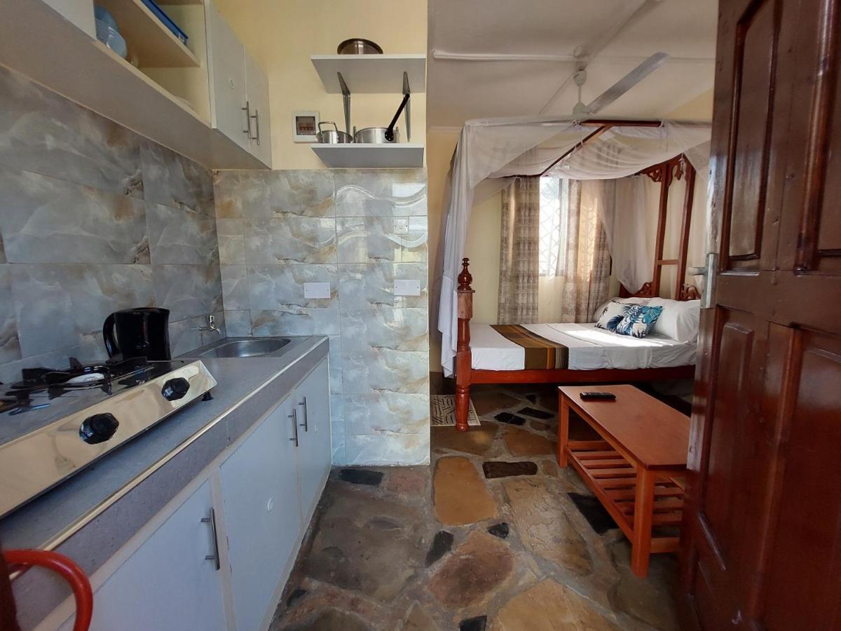 Amarrosi Lion - Studio Terrace Apartment ,Mtwapa Kültér fotó